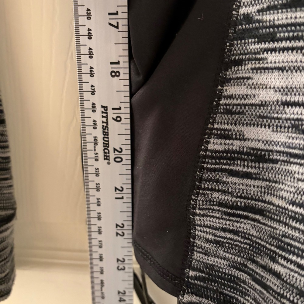 Avalanche Womens Small 1/4 Zip Thermal Layering Top Grey/Black Athleisure - Picture 7 of 10